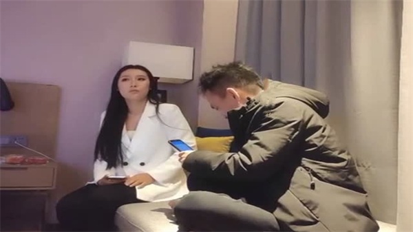 步宾探花：高端绝色美女大尺度全裸风骚，浪叫高潮喷水激情四射！